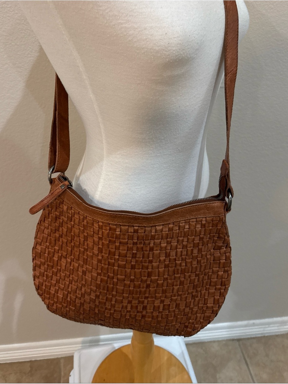 Vilencia Holland Brown Leather Woven Adj  Crossbody Purse 13x10x2